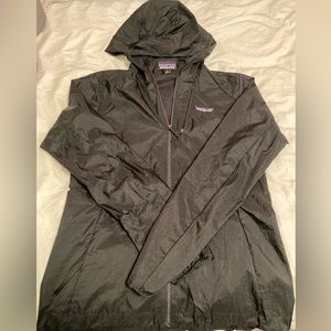 Patagonia windbreaker XS.